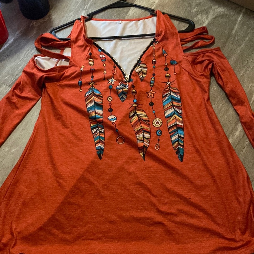 Beautiful shirt I ordered off Amazon I’ve never worn it I hope love it too!